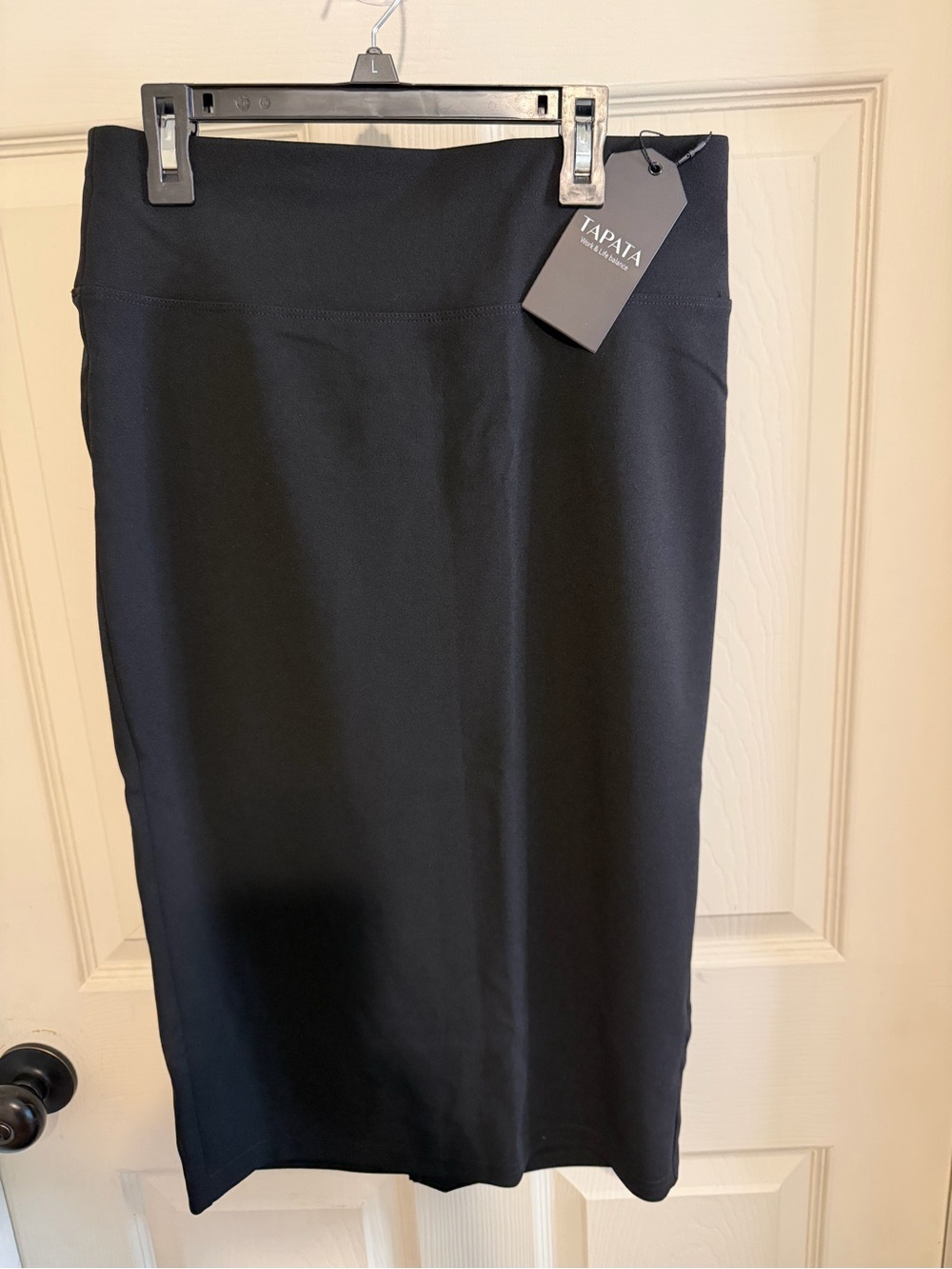 Black Pencil Skirt - Classic Women's Workwear Size Medium Black Polyster Skirt